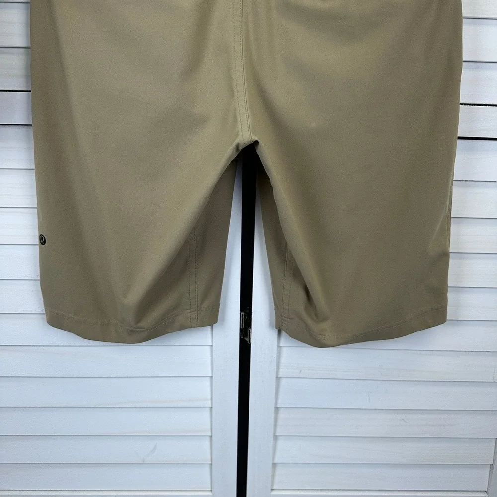 Lululemon Khaki Kahuna Commission Golf Shorts Stretch Casual Mens Size 32‎